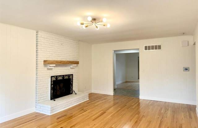 1853 Rockmoor Drive Gallery 3