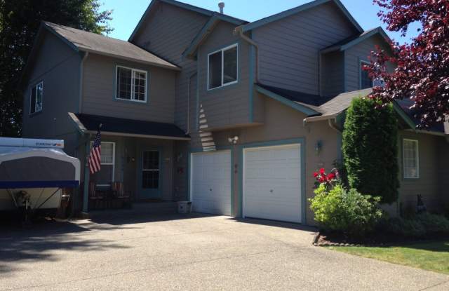 Beautiful 3 Bedroom 2 1/2 Bath Townhome in Tacoma!!! Gallery 1