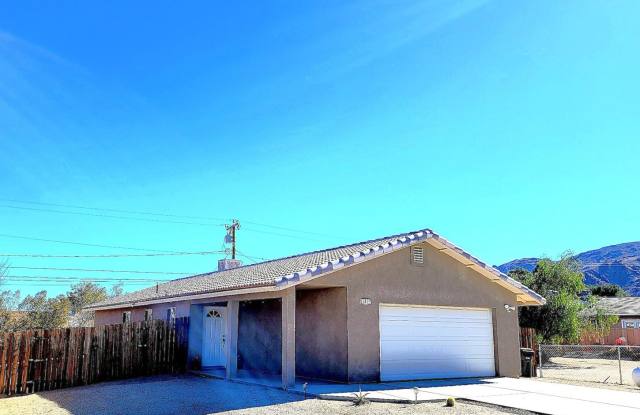 Modern Open Concept 3 Bedroom 2 Bath with Solar. photos photos