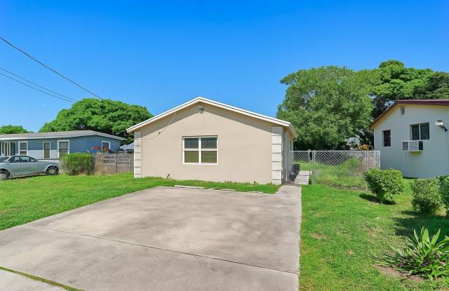 1340 W 35th Street photos photos 1340 W 35th Street photos photos