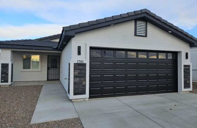 Beautiful and Affordable 2 bed/2 bath Single Family Home in BHC! photos photos