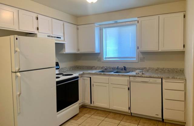 2 bed, 1 bath Duplex with attached garage photos photos