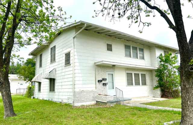 COME SEE! Lovely 2 Bedroom / 1 Bath UPSTAIRS Unit in Historic Jefferson Terrace! - 155 Alexander Hamilton Drive, San Antonio, TX 78228