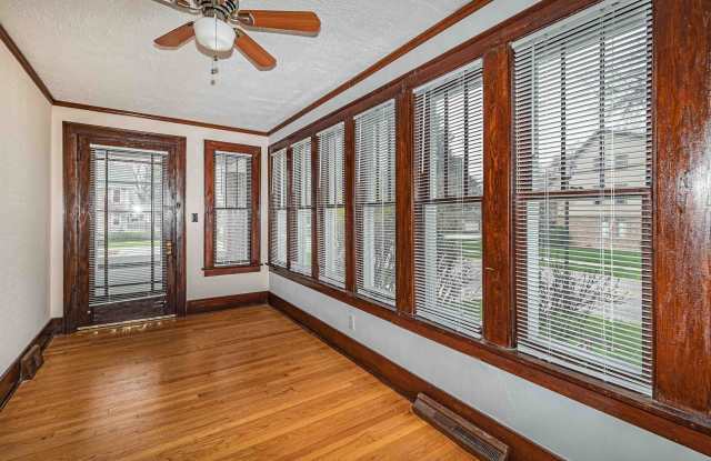 247 W Palatine Road Gallery 2