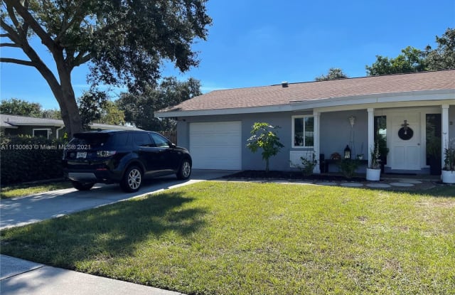 2738 WHITE SANDS DR - 2738 White Sands Drive, Gulf Gate Estates, FL 34231