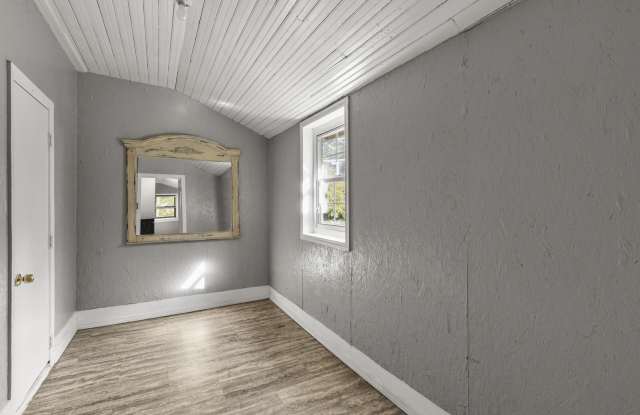 427 Sherman Street Gallery 4