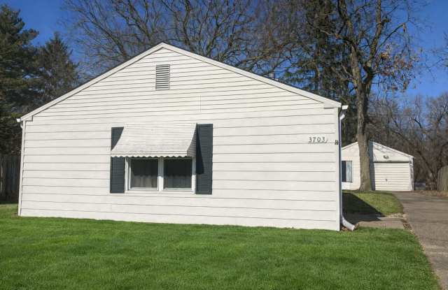 Cozy 3-Bedroom Home with Car Garage in Moline! photos photos