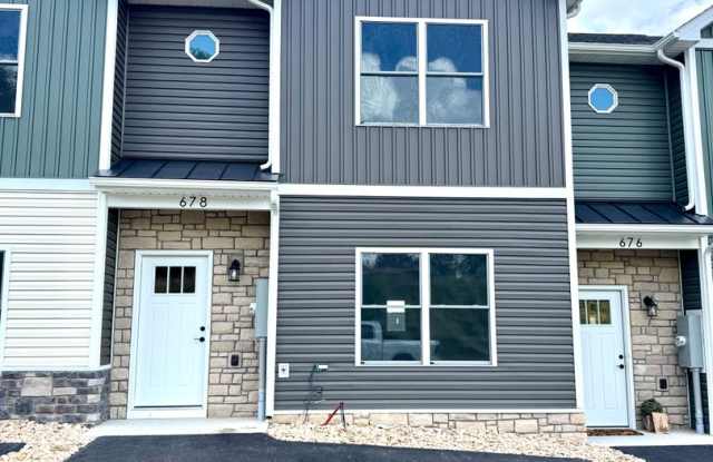 Like New 3 Bed, 2.5 Bath Townhouse photos photos Like New 3 Bed, 2.5 Bath Townhouse photos photos
