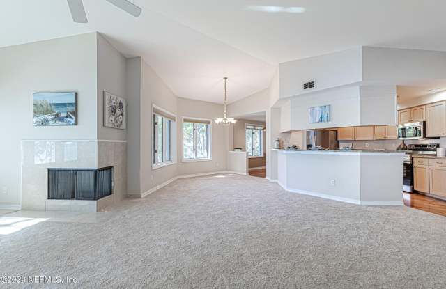 2099 WINTERBOURNE Drive W photos photos