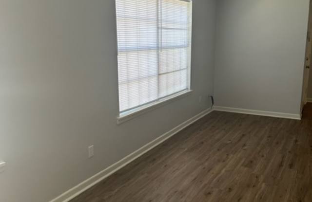 1927 Montrose Drive photos photos 1927 Montrose Drive photos photos