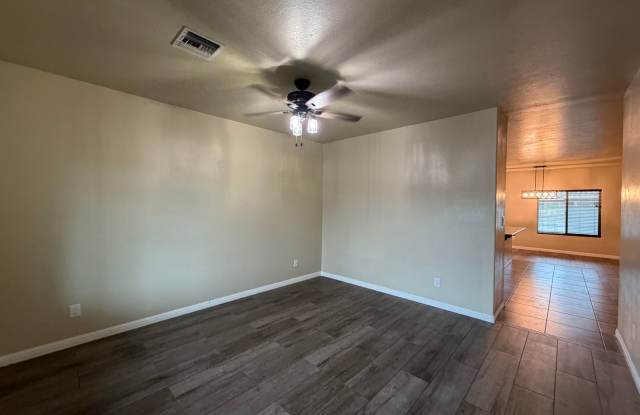 4 BEDROOM HOME! Gallery 4