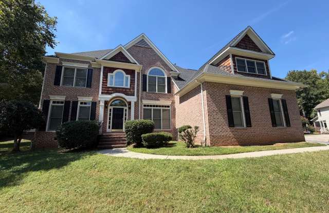 Spacious 4 Bedroom House with Fenced Yard, Bonus Room & 3-Car Garage photos photos