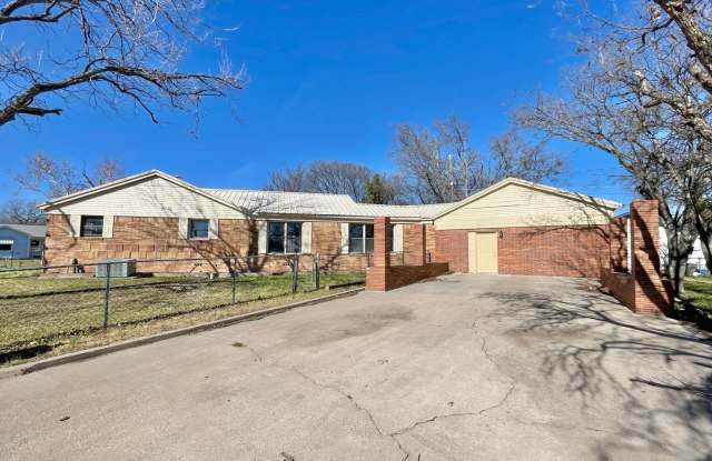 Price Drop! Viewable Now! Small Pets Accepted! - 302 Washington Street, Killeen, TX 76541