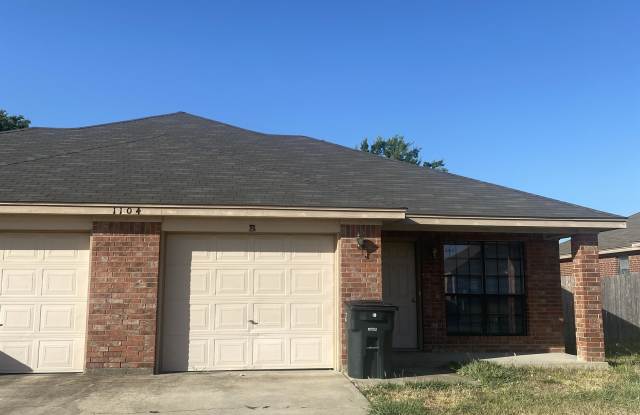 1104 Nicholas Cr. - B photos photos