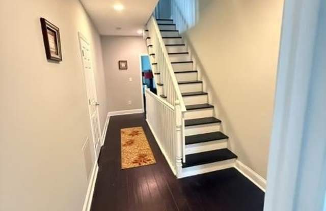 1046 W LOMBARD Street Gallery 2