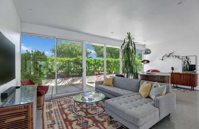 Furnished 2BR Wexler Steel House with Pool, Monthly Rental Gallery 4