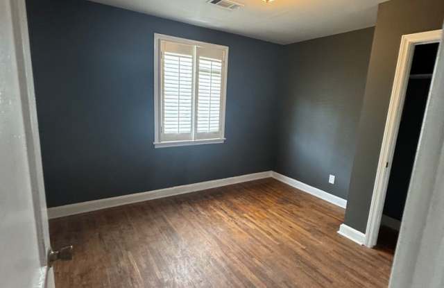 2039 Midway Street photos photos