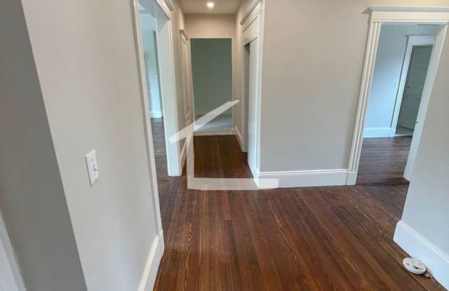 HUge 3 bed in Brookline Gallery 3