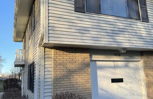 1436 Ellisville Ln - 1436 Ellisville Lane, Schaumburg, IL 60193