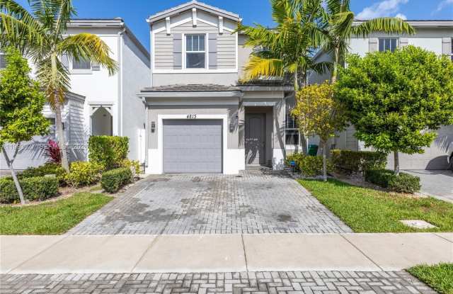 4813 NW 48th Ter photos photos