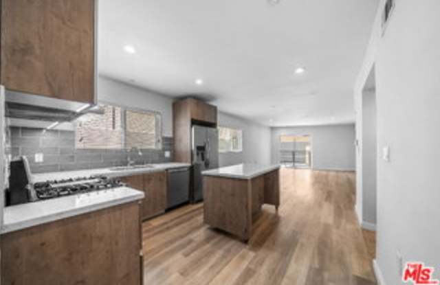 8532 Cashio Street Gallery 1