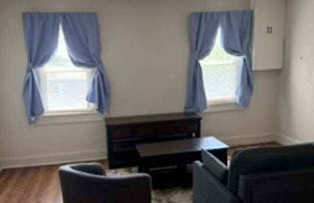 Charming 2BR Townhome in Baltimore Gallery 1