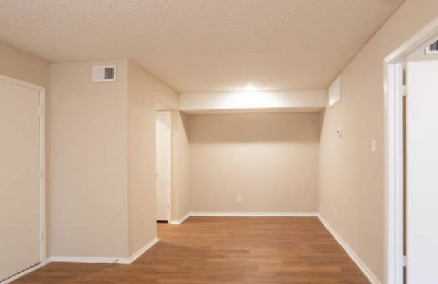 8837 N Plaza Gallery 4