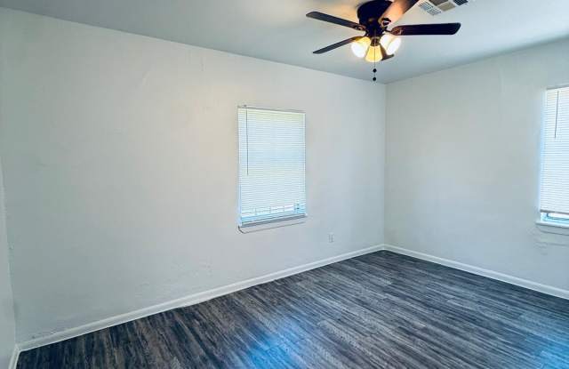 326 E Harmon Dr Gallery 4