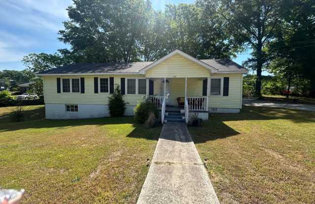 110 Martin St, Lincolnton, GA - 4 bedroom/1 bath rental - $1600 + utilities per month photos photos