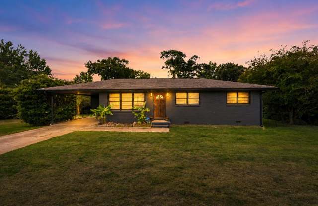 Updated 3 Bedroom Ranch! **APPLICATION FEE WAIVED** Call for details. photos photos