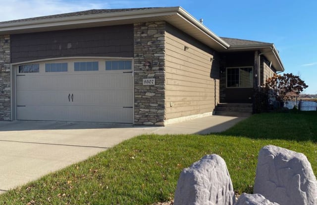 9307 W 32nd St - 9307 West 32nd Street, Sioux Falls, SD 57106
