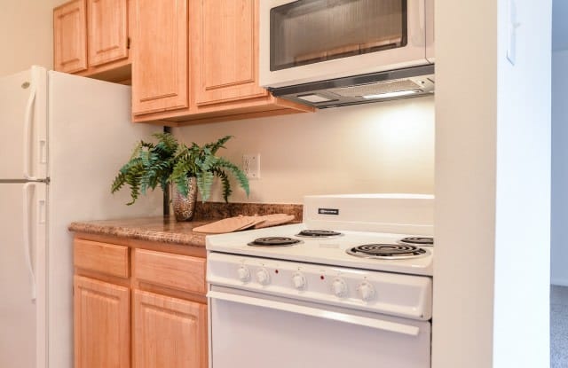 Applegate and Potomac Commons Apartments and Townhomes Gallery 3