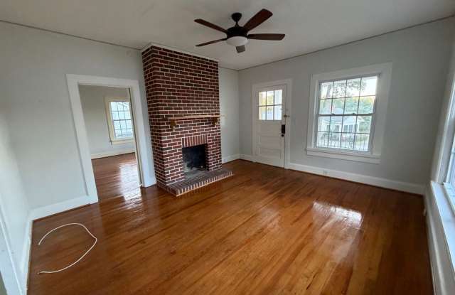 2 Bedrooms- 2 Bathrooms- Home in Lindale! Gallery 4