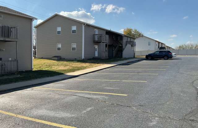 2 Bedroom 1 Bathroom Apartment Near MSSU Campus!! Available Now WITH PORCH!! UPSTAIRS UNIT!! Gallery 3