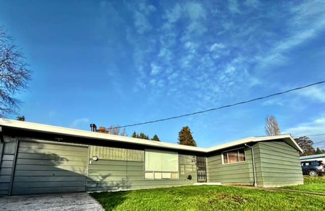 318 E 28th St - 318 East 28th Street, Bremerton, WA 98310