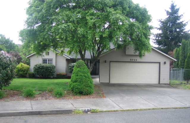 Salem Home with Attached Garage and Fenced Backyard ~ Summerfield 5044 photos photos
