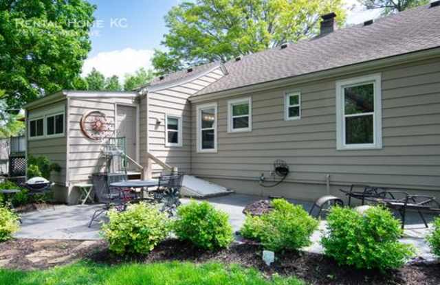 7812 Lowell Ave - 7812 Lowell Ave, Overland Park, KS 66204