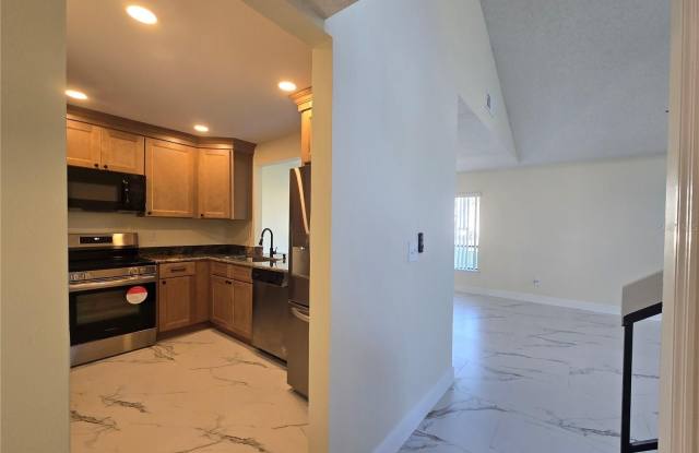410 S NETHERWOOD Crescent Gallery 3