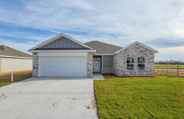 3 BR/2 BA Corsicana Home - 3837 Skylane Avenue, Corsicana, TX 75110