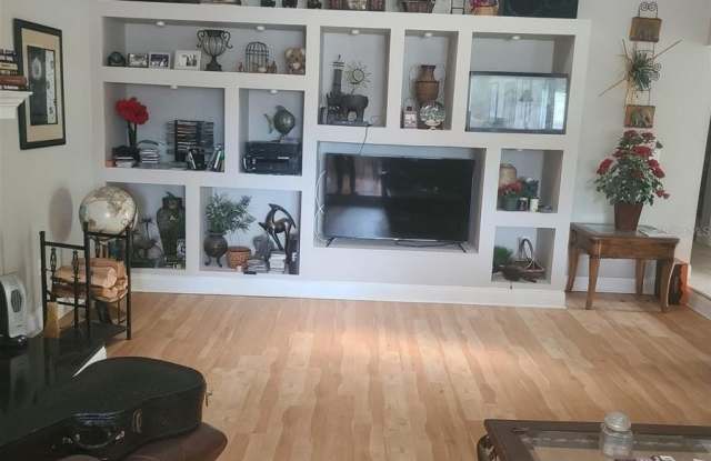 77 WOOD HALL DRIVE Gallery 3