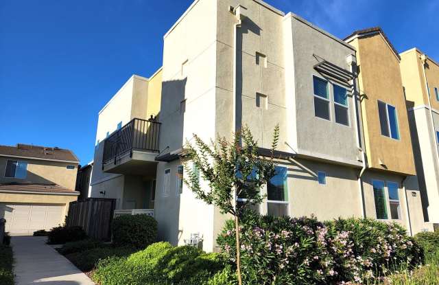 Beautiful 3bd/3ba North Natomas Home with 2 Car Garage photos photos