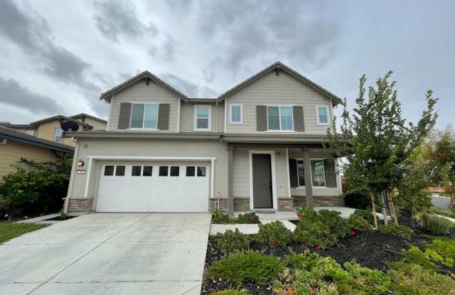 Gorgeous 5 Bed, 4 Bath home with SOLAR in Brentwood Gallery 1
