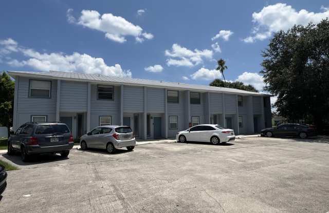 622 S 11th Street - 622 South 11th Street, Fort Pierce, FL 34950
