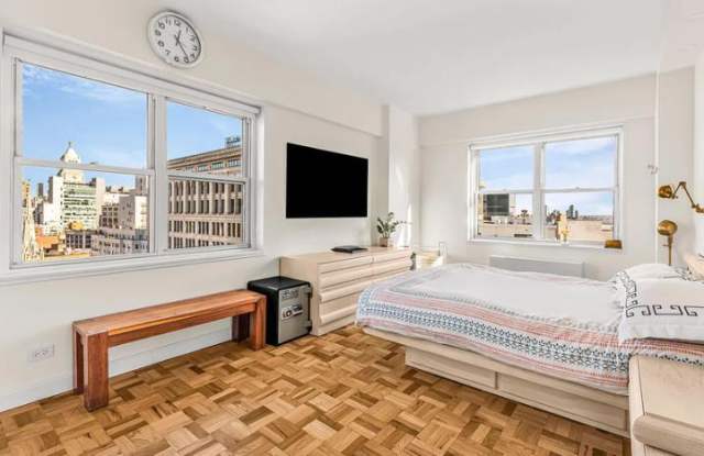 60 East 8th Street Gallery 4