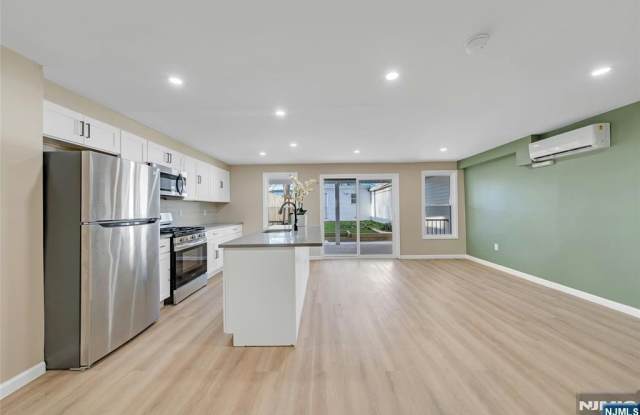 171 Van Horne 1 photos photos