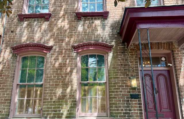 3 BEDS | 2.5 BATHS | OFF STREET PARKING | PRIVATE BACKYARD | HISTORIC DISTRICT photos photos