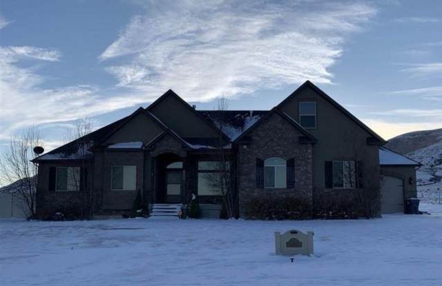 40 Moses Drive - 40 Moses Drive, North Rock Springs, WY 82901
