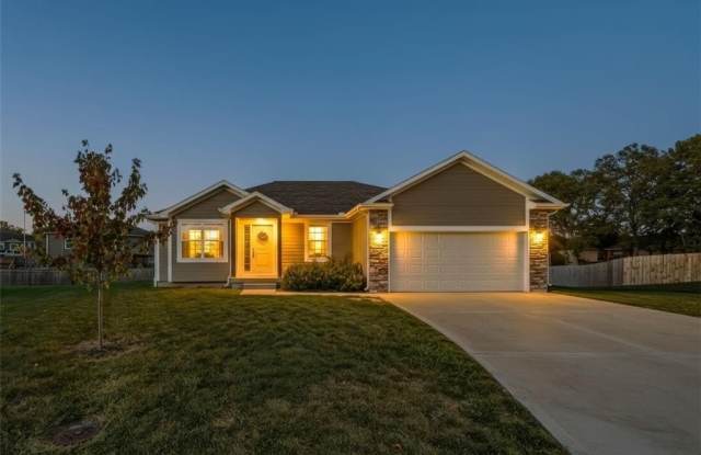 605 Poplar Court - 605 Poplar Court, Belton, MO 64012