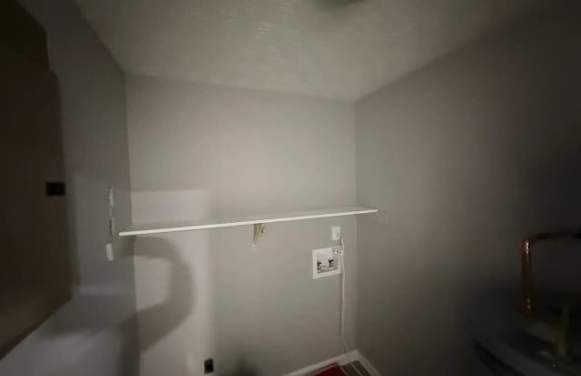 Room in 2 Bedroom Home at Pinedale Cir NW Gallery 3