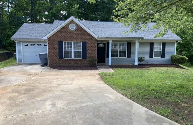 Nice 3 Bed, 2 Bath Ranch home in Hemby Woods in the University area - 2529 Hemby Woods Drive, Charlotte, NC 28262